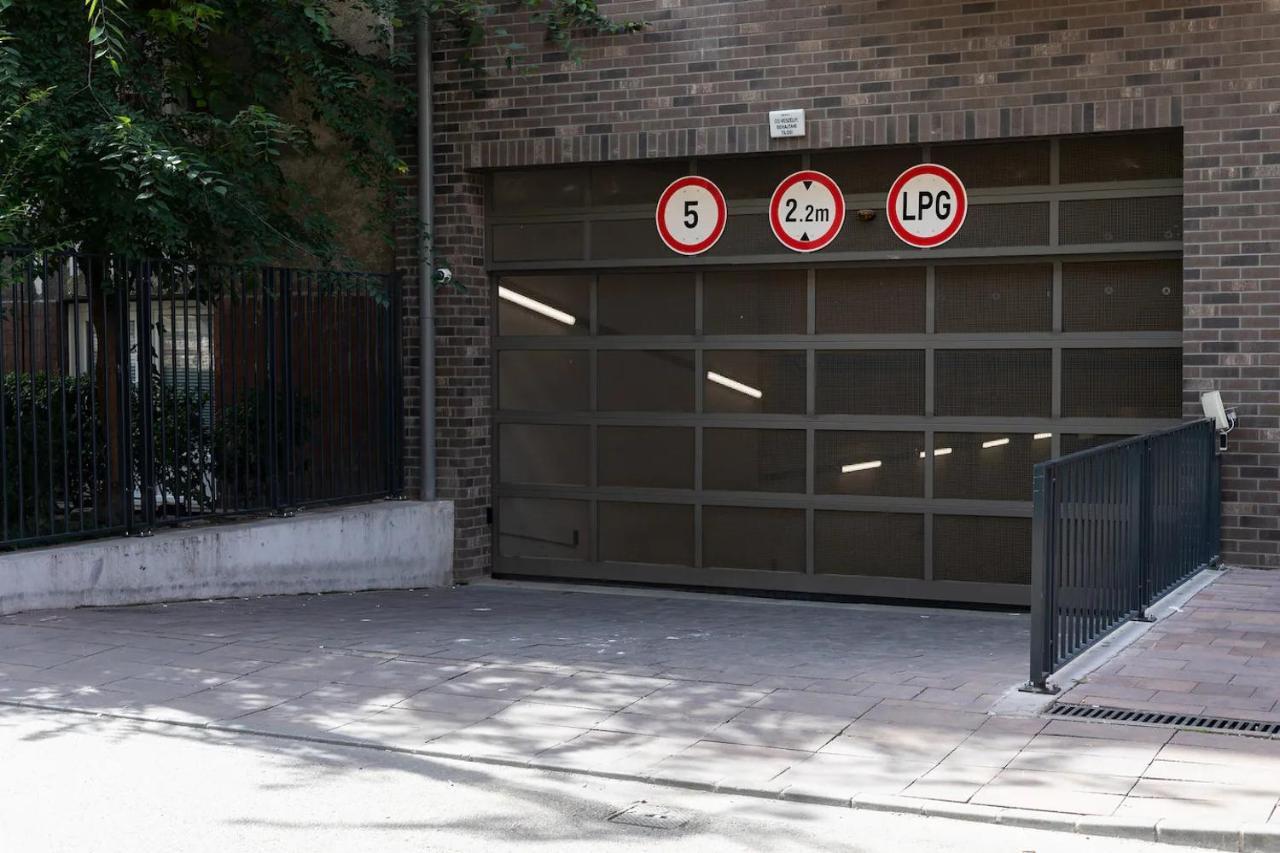 Corvin Modern Two Bedroom Free Parking Apartament