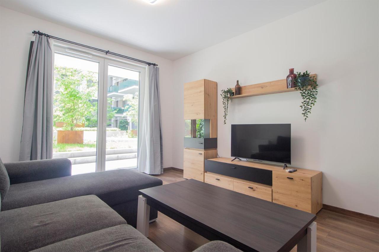 Corvin Modern Two Bedroom Free Parking Apartament *