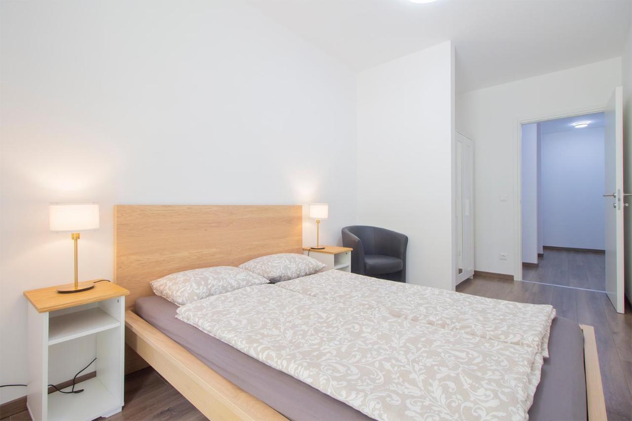 Apartament Corvin Modern Two Bedroom Free Parking
