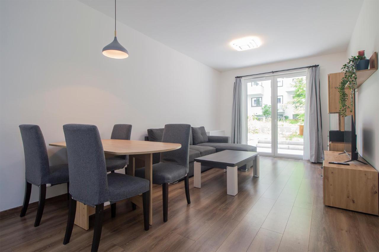 Corvin Modern Two Bedroom Free Parking Apartament *